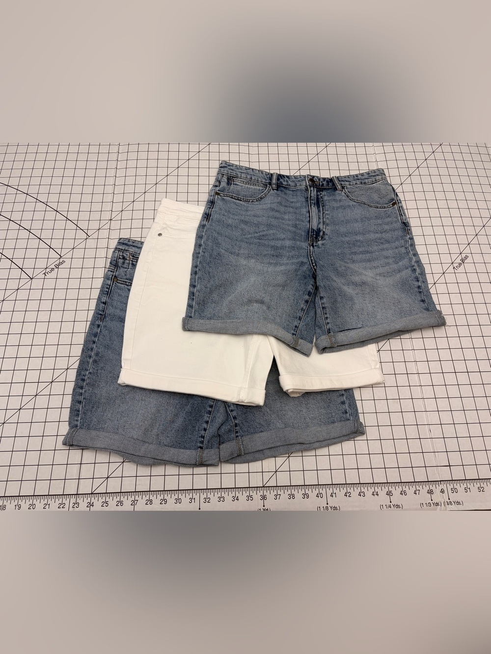 3 Pack Wrangler Women’s High Rise Denim Shorts Size 12/31 Blue White NWT